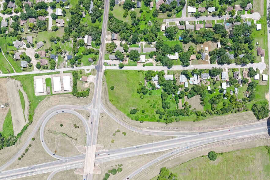 102 Dixie Street, Brenham, TX à vendre - Photo du bâtiment - Image 2 de 40