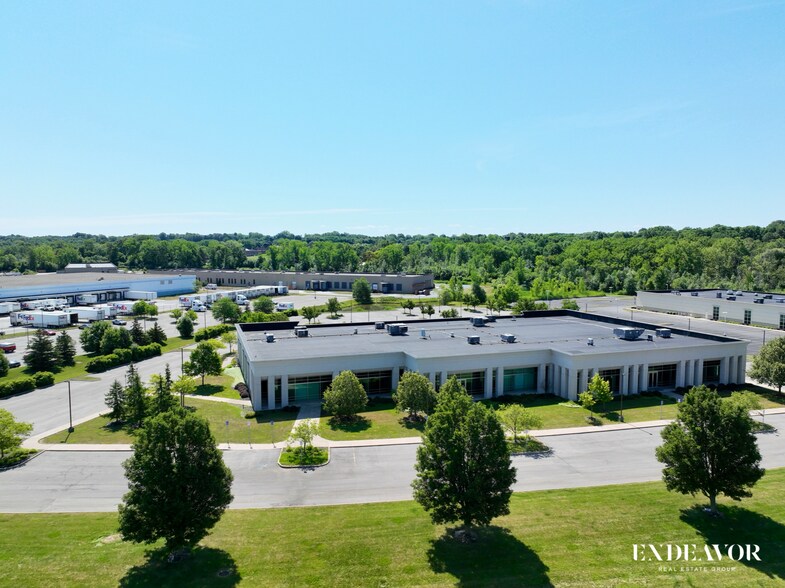 265 Thruway Park Dr, West Henrietta, NY à louer - Photo du bâtiment - Image 1 de 5