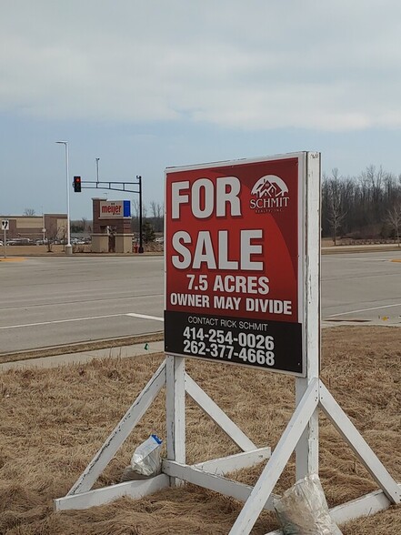 Port Washington Rd & Hunters Ln, Grafton, WI à vendre - Photo du b timent - Image 1 de 1