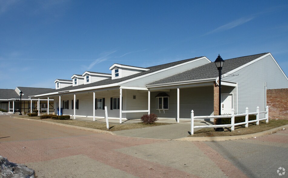 100 Saratoga Village Blvd, Malta, NY à louer - Photo du bâtiment - Image 3 de 15