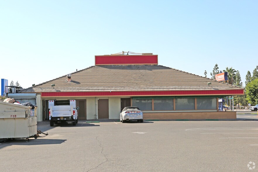 4280 N Blackstone Ave, Fresno, CA for sale - Building Photo - Image 2 of 7