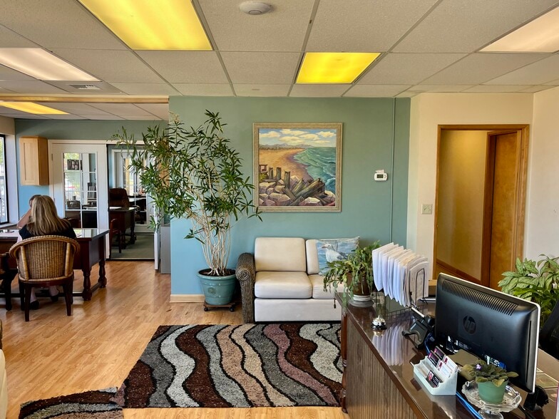 1490 Commercial St, Astoria, OR à louer - Photo intérieure - Image 2 de 9