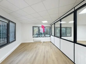 Office in Saint-Germain-en-Laye for lease Interior Photo- Image 2 of 3