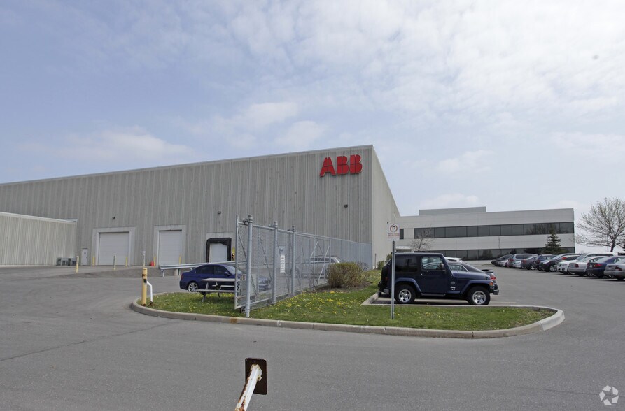 201 Westcreek Blvd, Brampton, ON à louer - Photo du bâtiment - Image 2 de 4