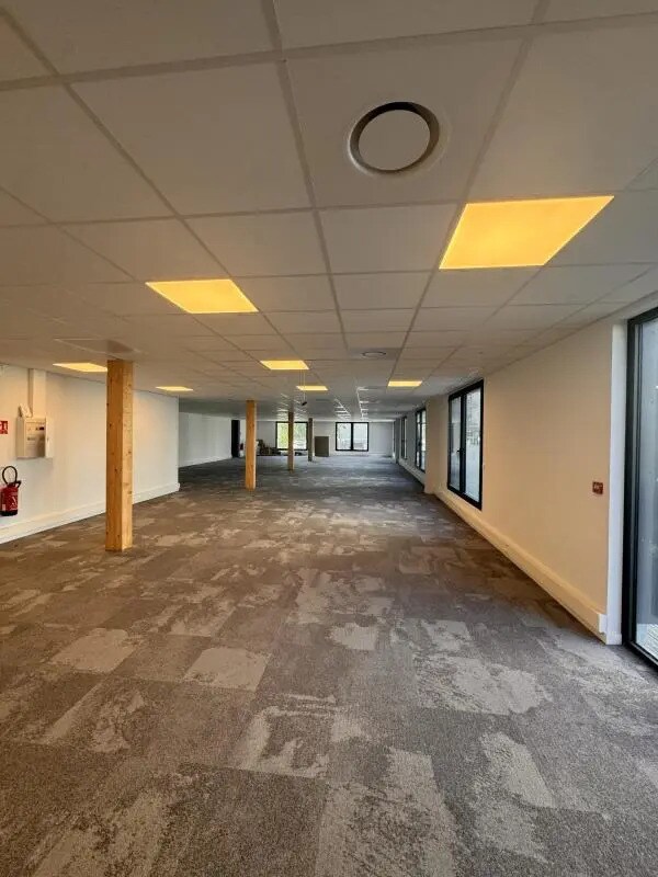 Bureau dans Sainte-Foy-lès-Lyon à louer Photo intérieure- Image 1 de 3