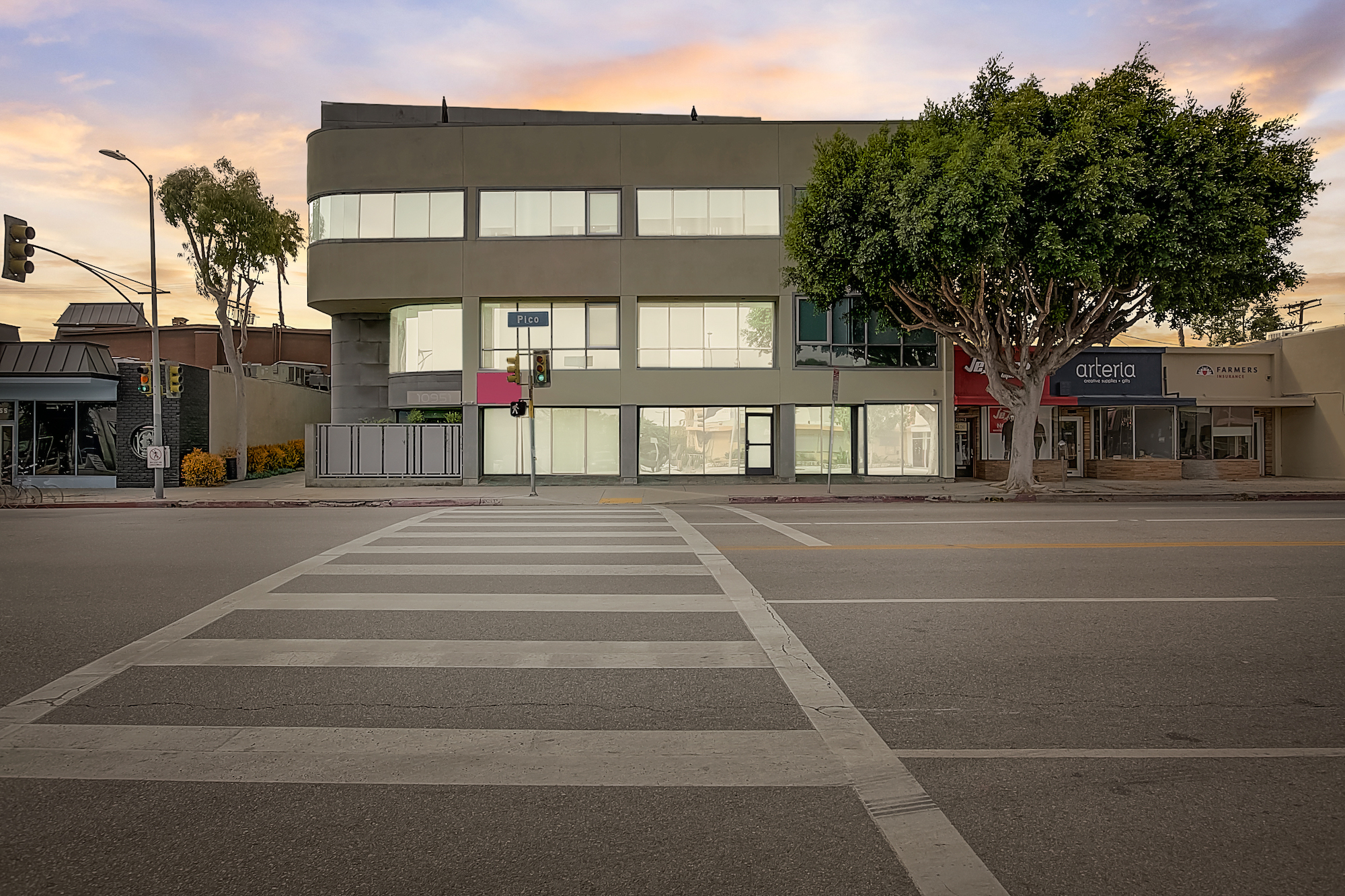 10951 W Pico Blvd, Los Angeles, CA à vendre Photo du bâtiment- Image 1 de 1