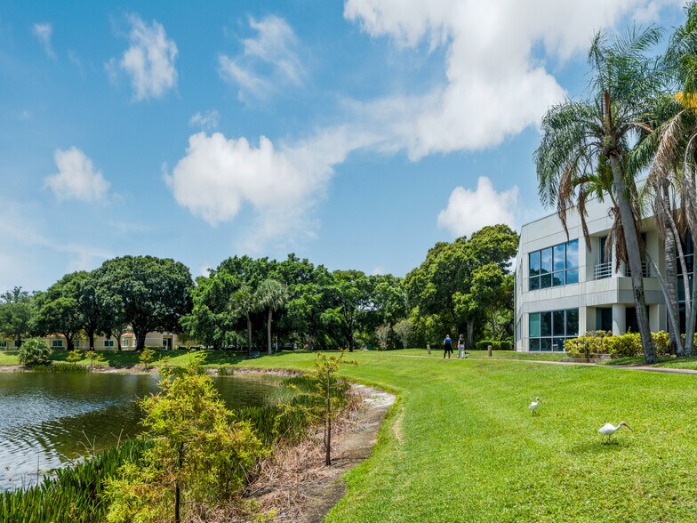 5500 Village Blvd, West Palm Beach, FL à vendre - Photo du bâtiment - Image 3 de 19