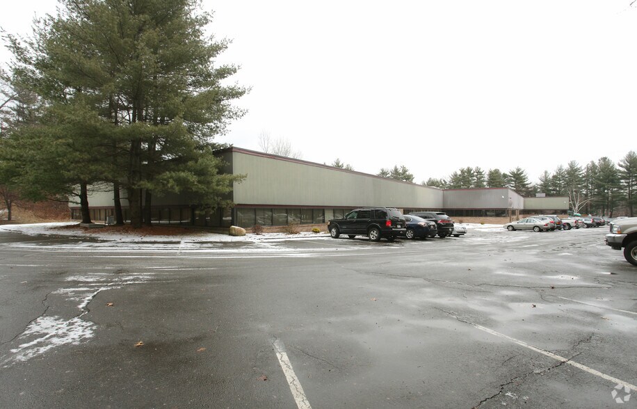 17 Connecticut South Dr, East Granby, CT à vendre - Photo principale - Image 1 de 2