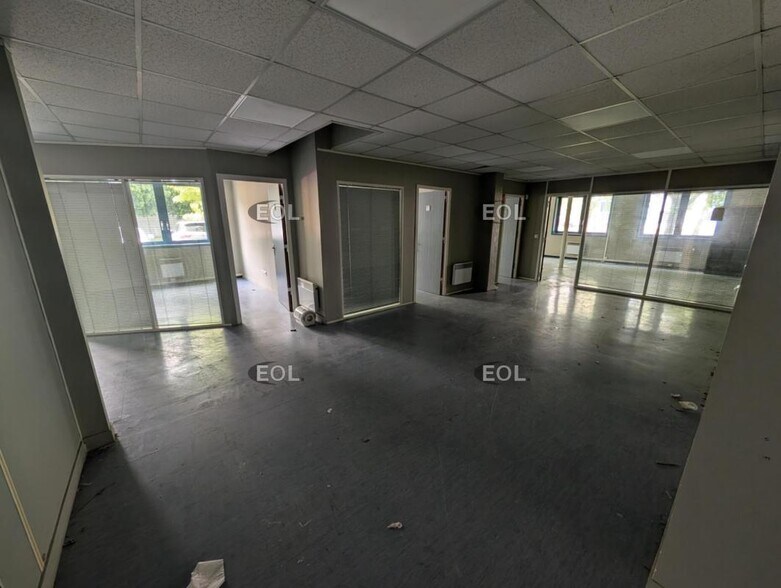 Flex in Fresnes for lease - Interior Photo - Image 3 of 6
