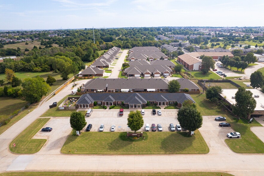 500 N Financial Ter, Mustang, OK for sale - Building Photo - Image 1 of 24