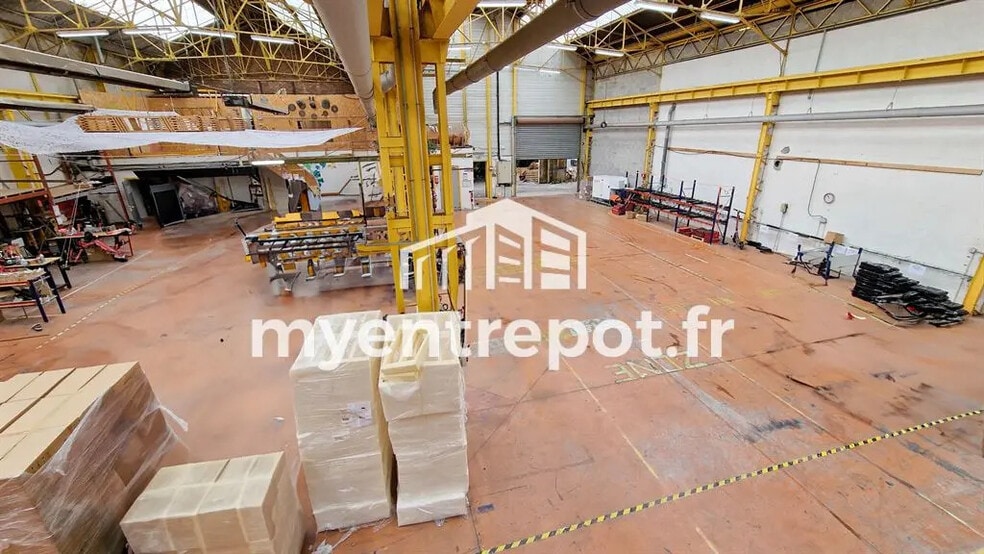 Flex in Marseille for lease - Building Photo - Image 3 of 8