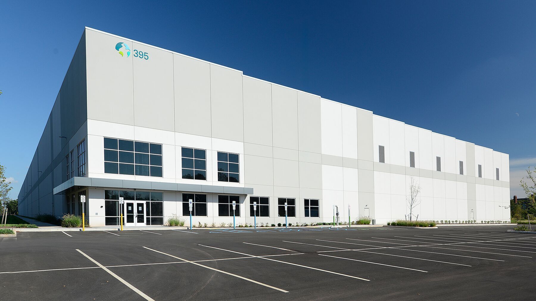 395 Elizabeth Ave, Somerset, NJ à louer Photo principale- Image 1 de 3