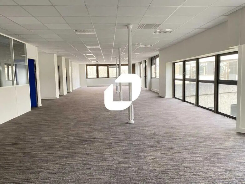 53 Rue De L'Etang, Limonest à louer - Photo du bâtiment - Image 2 de 34