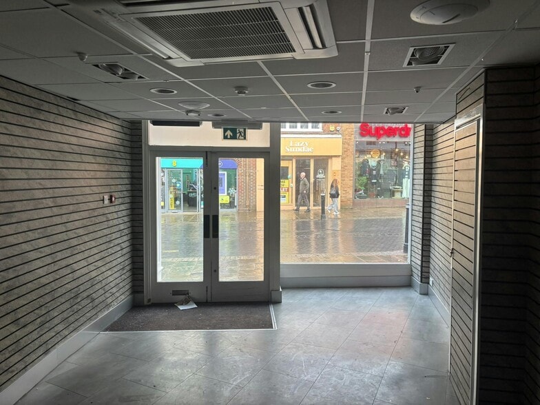 33 Peascod St, Windsor for sale - Building Photo - Image 2 of 7