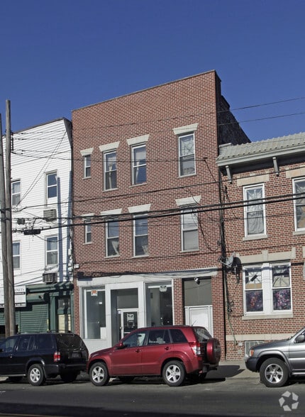 32-31 Greenpoint Ave, Long Island City, NY for lease - Building Photo - Image 3 of 12