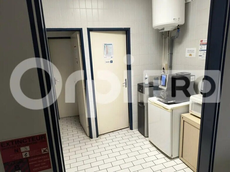 Office in Reims for lease - Interior Photo - Image 3 of 4