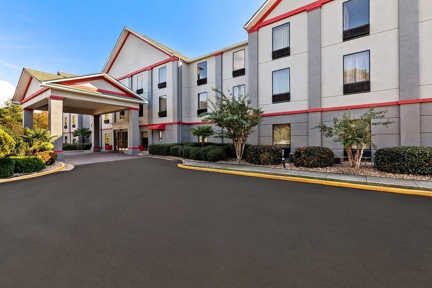 2450 Old National Pky, College Park, GA for sale - Building Photo - Image 2 of 8