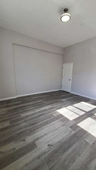 125 W Sidney Ave, Mount Vernon, NY à vendre - Photo intérieure - Image 2 de 11