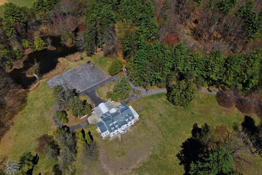2255 Ballston Ave, Saratoga Springs, NY à vendre - Photo principale - Image 1 de 66