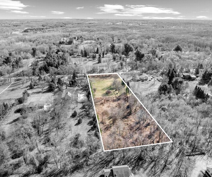 1480 Old Plank Rd, Milford, MI à vendre - Photo du bâtiment - Image 2 de 23