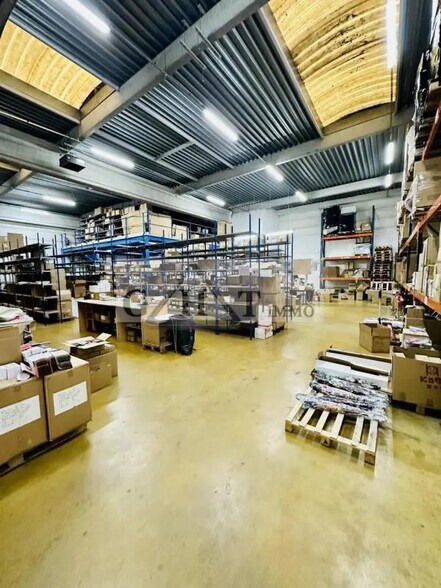 Industrial in Villejuif for lease - Building Photo - Image 1 of 5