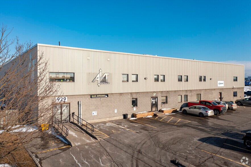 929-931 Brock Rd, Pickering, ON à louer - Photo du bâtiment - Image 3 de 5
