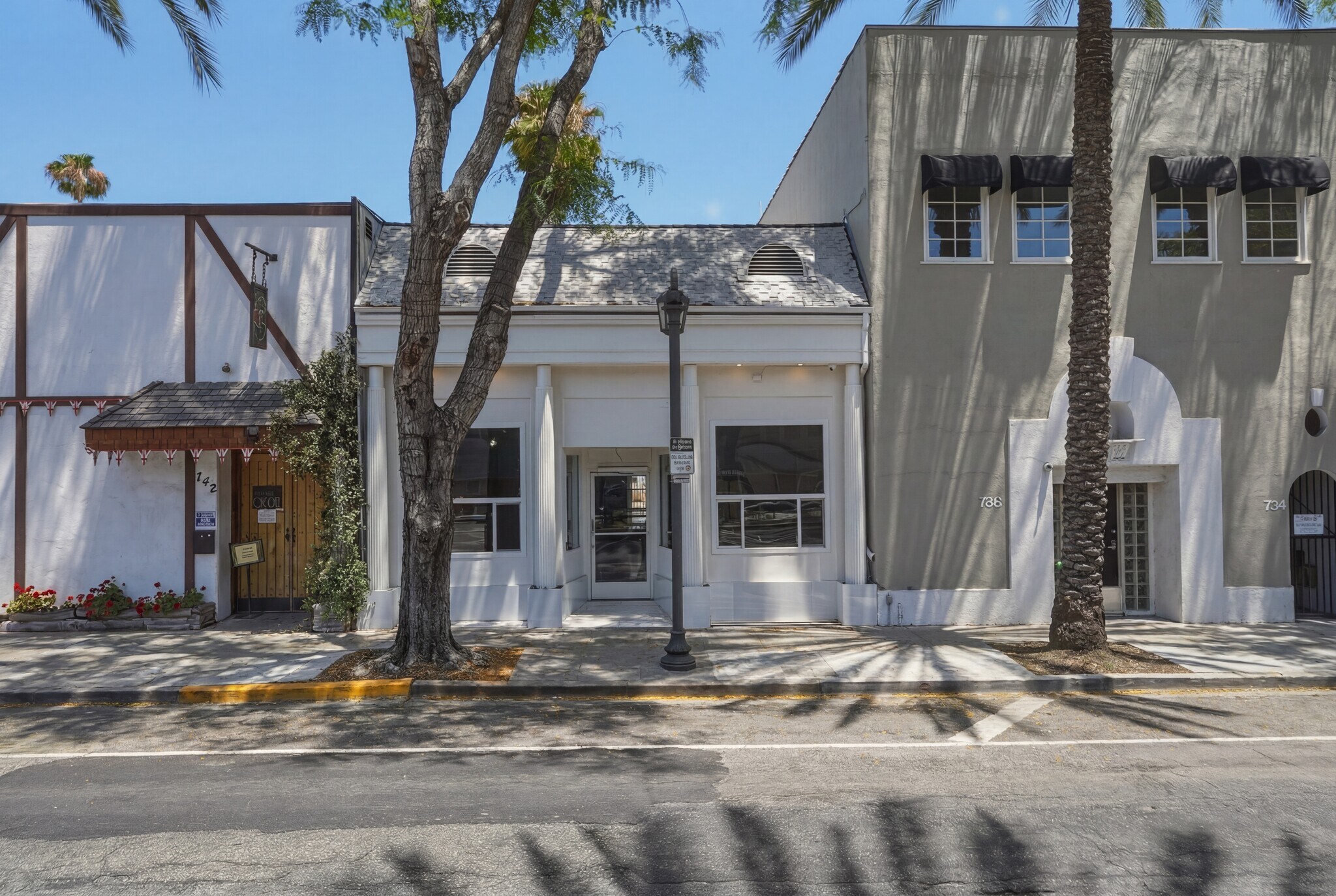 738 N Highland Ave, Los Angeles, CA à vendre Photo du bâtiment- Image 1 de 11