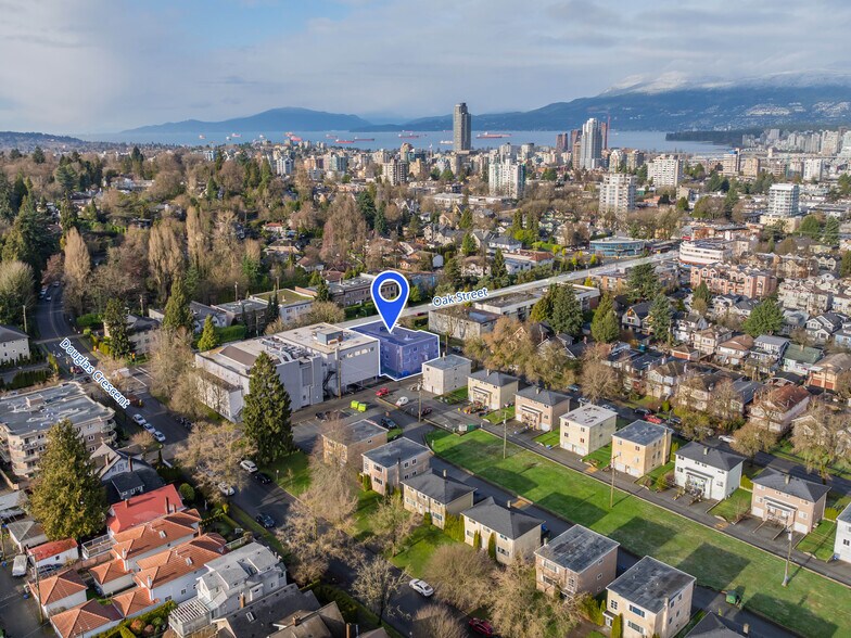 3416 Oak St, Vancouver, BC à vendre - Photo du bâtiment - Image 3 de 6