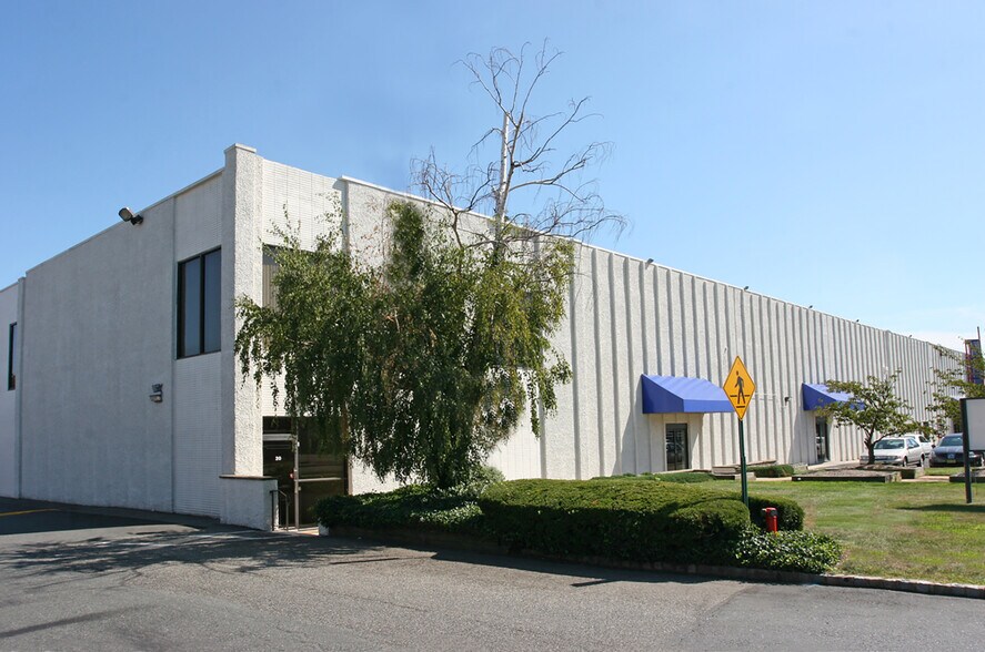 20 Enterprise Ave, Secaucus, NJ à louer - Photo du bâtiment - Image 2 de 3
