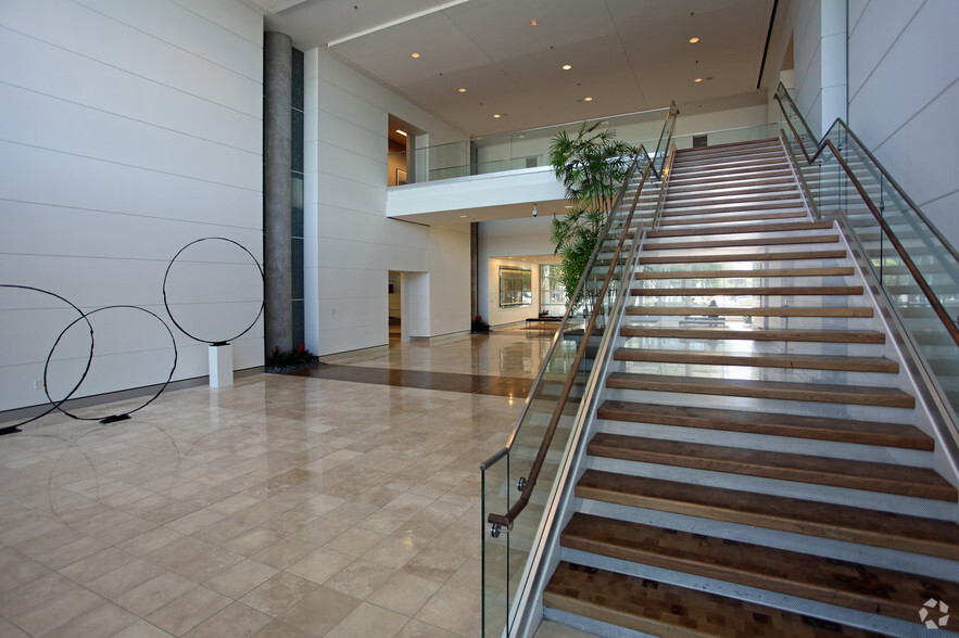 4100 Midway Rd, Carrollton, TX for lease - Lobby - Image 3 of 6