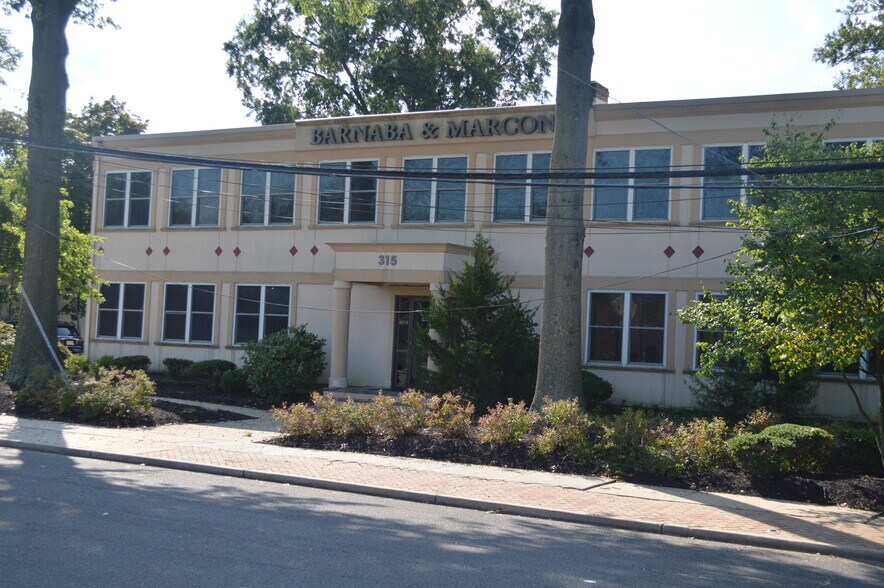 315 Lowell Ave, Mercerville, NJ à vendre - Photo du bâtiment - Image 3 de 17