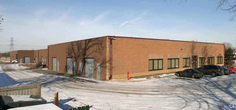 13705 N 26th Ave, Plymouth, MN for lease - Building Photo - Image 3 of 7