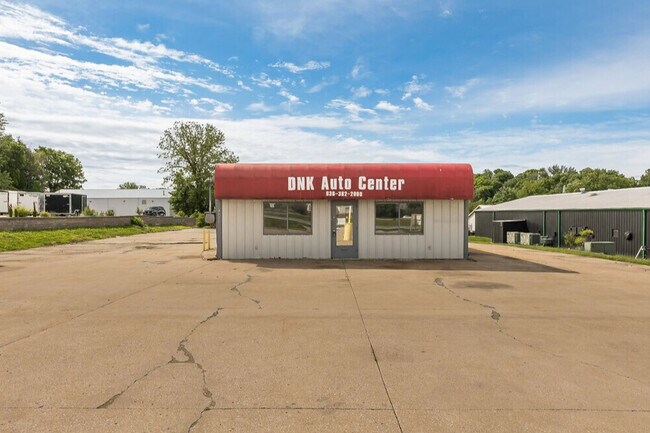 More details for 4516 S St Peters Pky, Saint Charles, MO - Retail for Sale