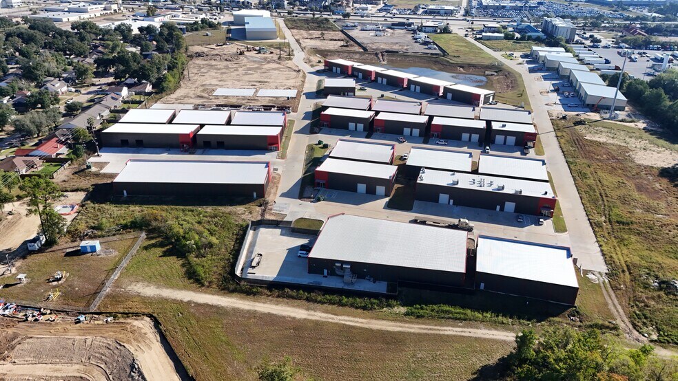 16313 North Fwy, Houston, TX à louer - Photo du bâtiment - Image 3 de 5