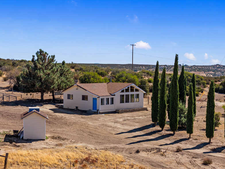 27192 Via Oak Grove ln, Ranchita, CA for sale - Primary Photo - Image 1 of 35