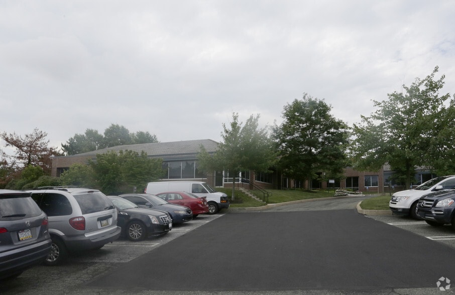 2301 Renaissance Blvd, King Of Prussia, PA for lease - Building Photo - Image 2 of 3