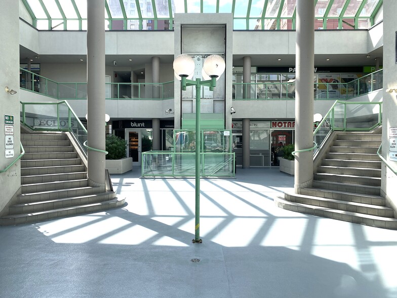 1433 Lonsdale Ave, North Vancouver, BC for sale - Building Photo - Image 2 of 6
