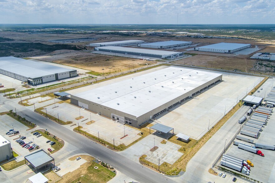 Nicolas D. Hachar Rd Tailwind IV, Laredo, TX for lease - Building Photo - Image 2 of 9