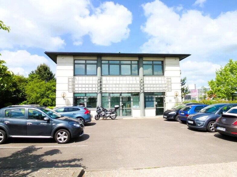 Bureau dans Saint-Pierre-du-Perray à louer - Photo du bâtiment - Image 2 de 12