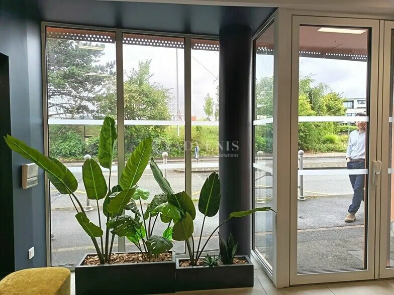 Office in VILLENEUVE-D'ASCQ for lease - Lobby - Image 2 of 9