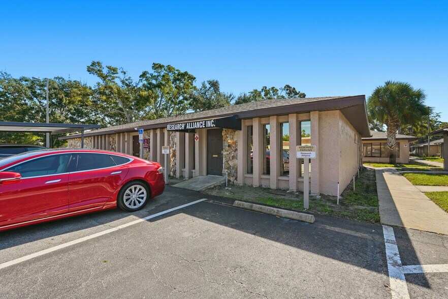 516 Lakeview Rd, Clearwater, FL à louer - Photo du bâtiment - Image 2 de 23