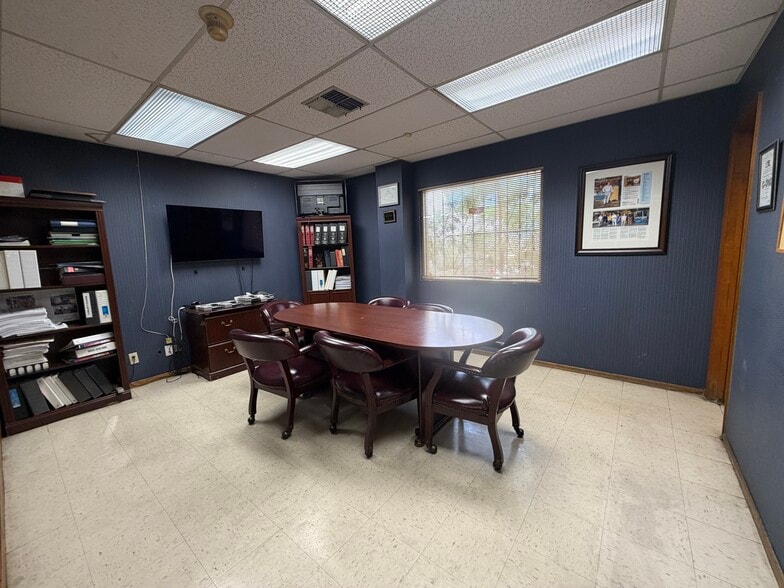 8101 San Gabriel Dr, Laredo, TX for lease - Building Photo - Image 3 of 4