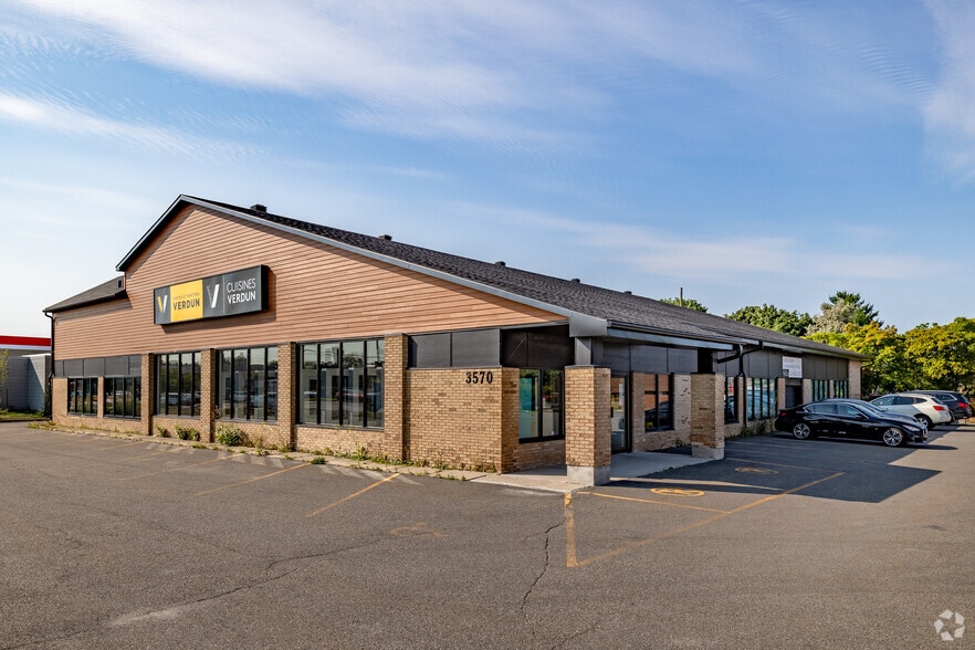 3570-3664 Boul Saint-Charles, Kirkland, QC à vendre - Photo du bâtiment - Image 2 de 10