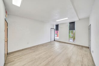 1926 S Main St, Santa Ana, CA for lease Building Photo- Image 2 of 5