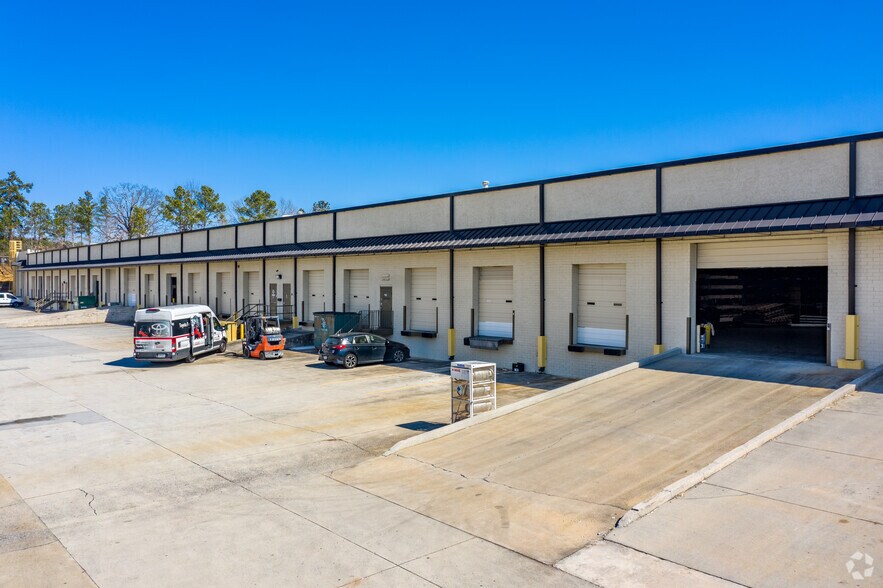 5390 E Ponce de Leon Ave, Stone Mountain, GA à louer - Photo du bâtiment - Image 2 de 4