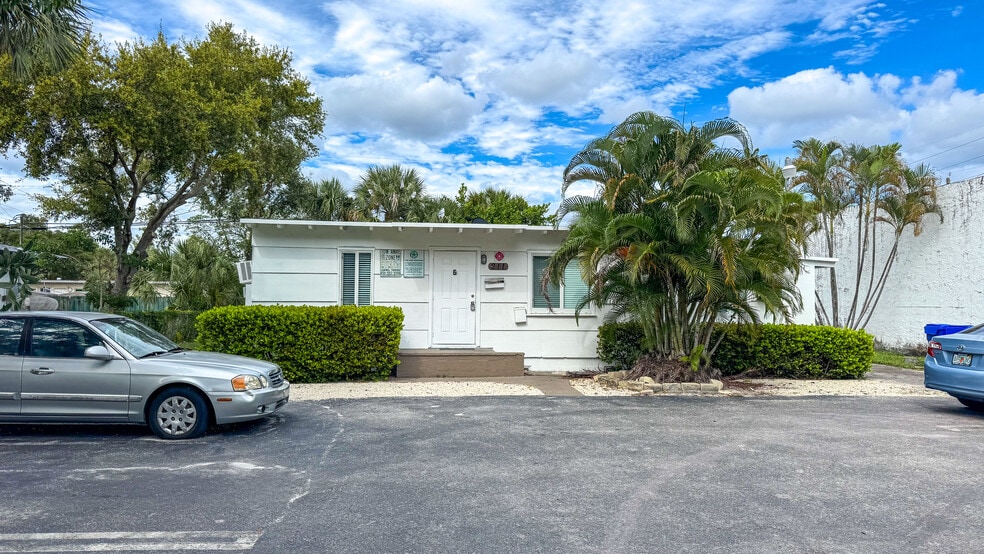 211 SW 2nd Ct, Pompano Beach, FL for sale - Building Photo - Image 3 of 10