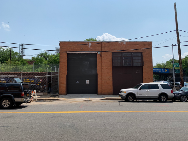 25-03 Borden Ave, Long Island City, NY for sale - Building Photo - Image 1 of 1