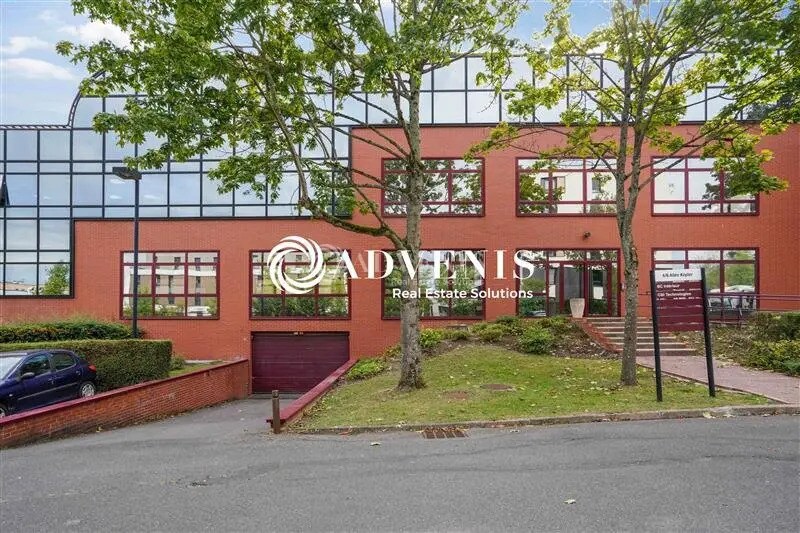 Office in Champs-sur-Marne for lease - Building Photo - Image 2 of 11