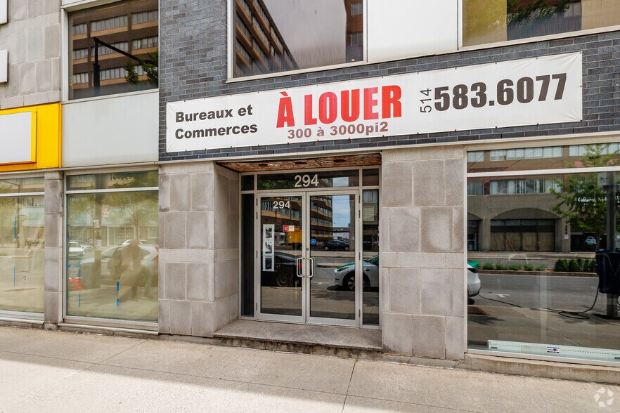 290-304 Rue Chabanel O, Montréal, QC à louer - Photo du bâtiment - Image 2 de 3
