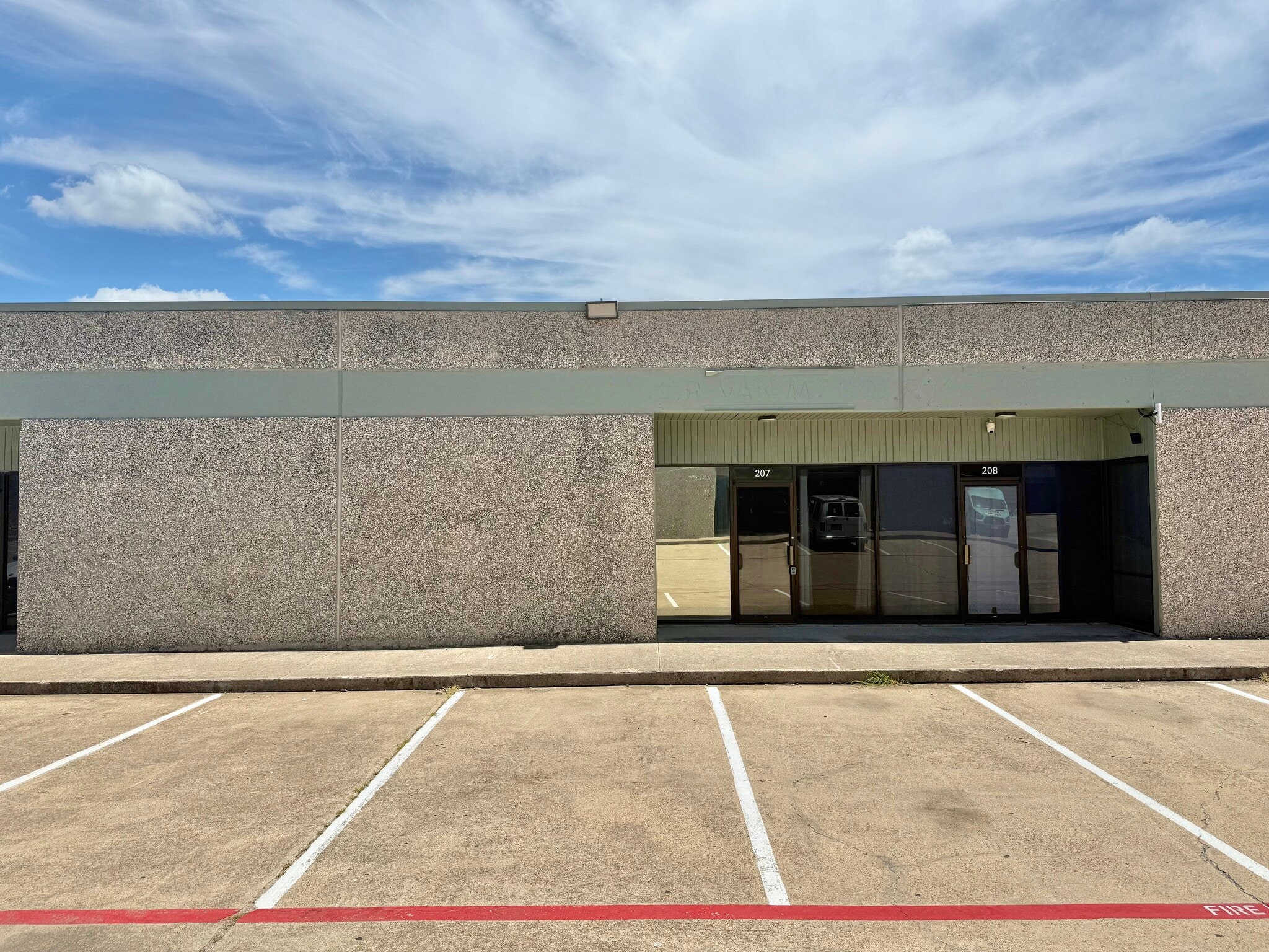 2100 S Great Southwest Pky, Grand Prairie, TX for lease Building Photo- Image 1 of 8